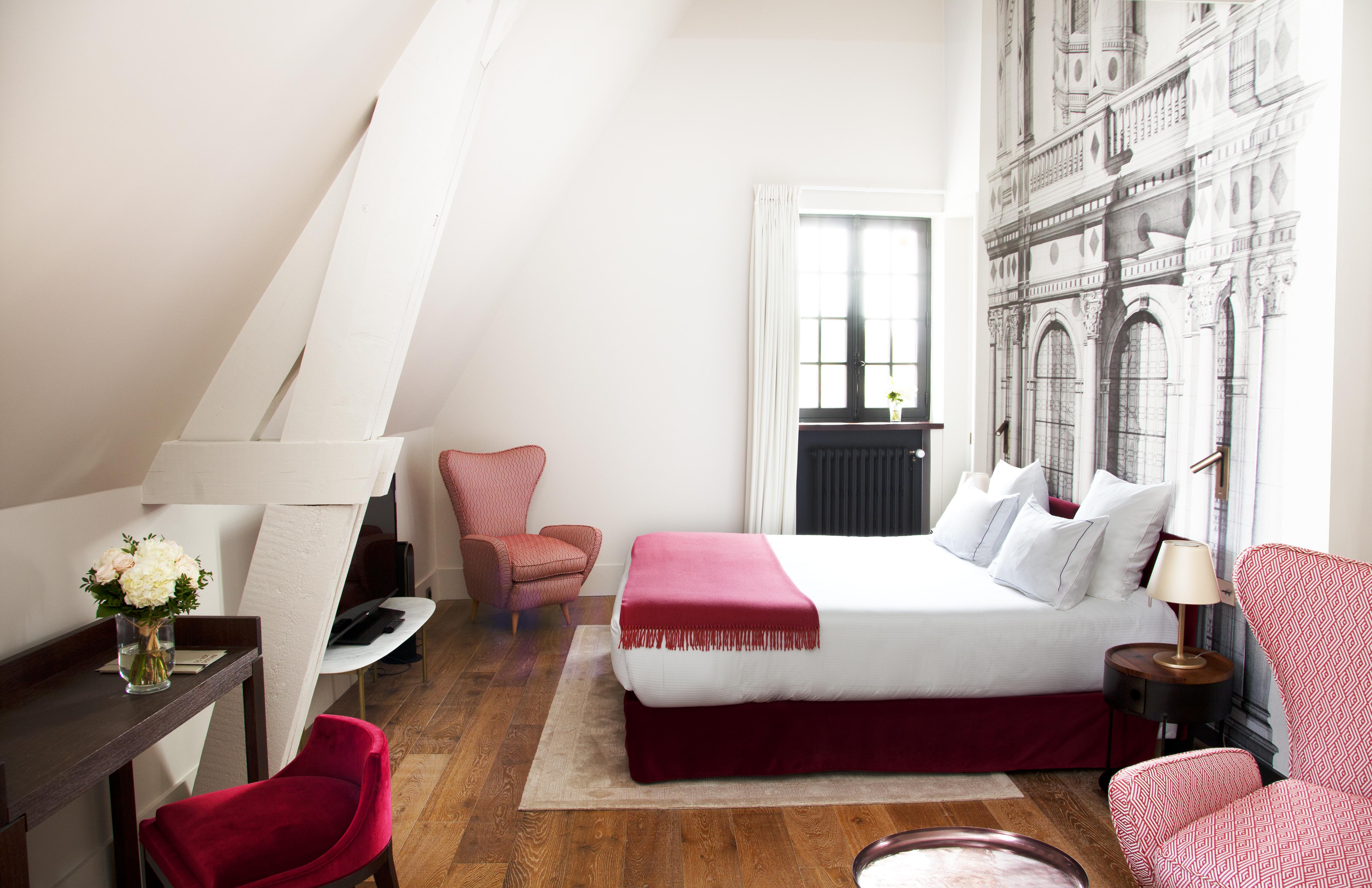 Relais De Chambord, A Small Luxury Of The World 4*
